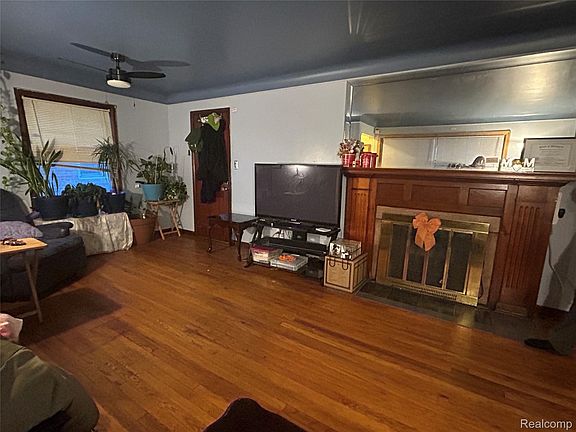 4th image of 18415 Edinborough Rd