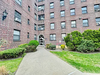 25-18 Union Street, #2E