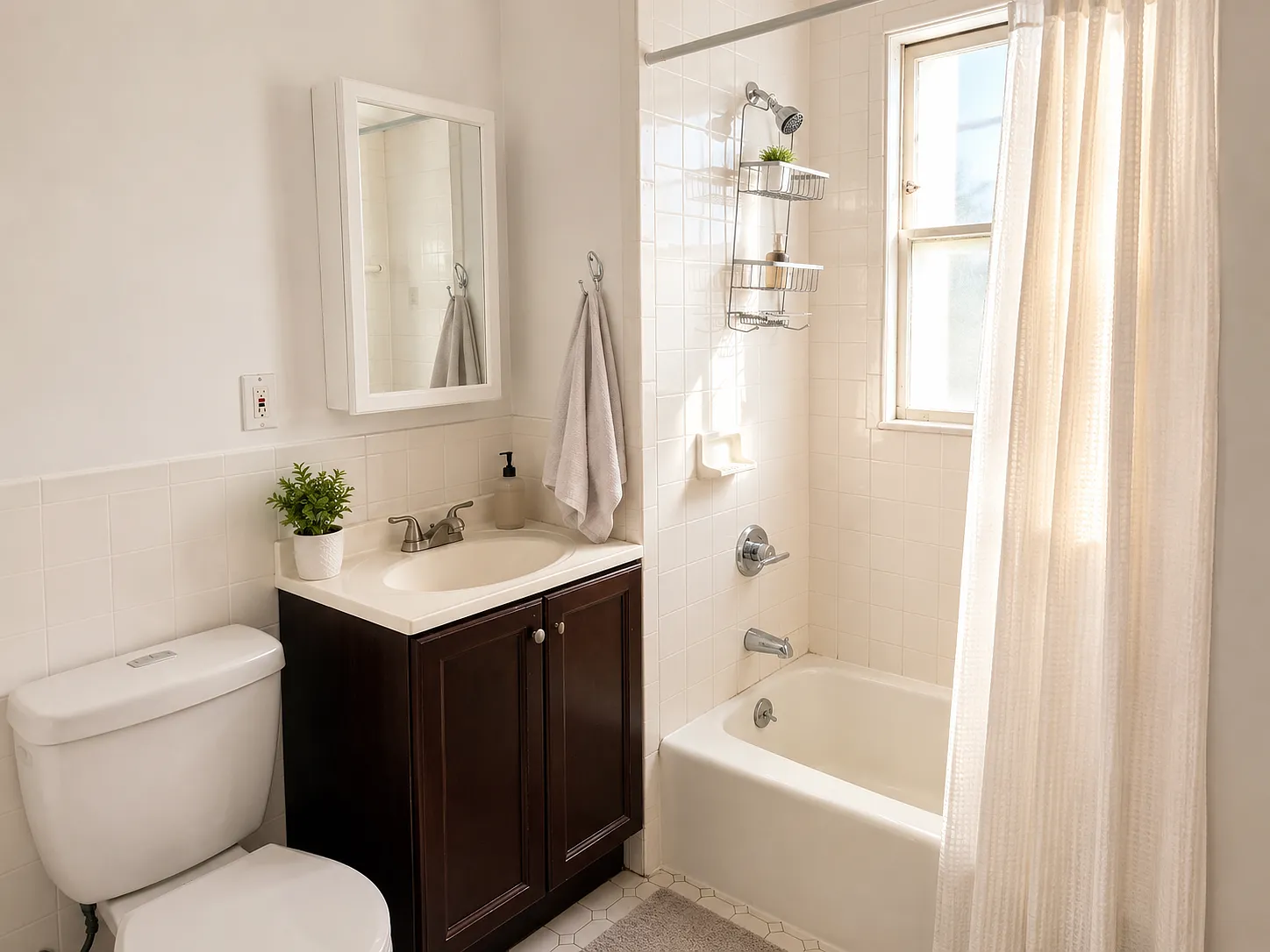 3 bed, 1200 sqft, $3,500 — Photo 2