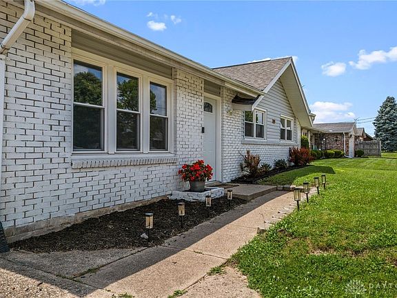 3rd image of 407 E Arlington Dr