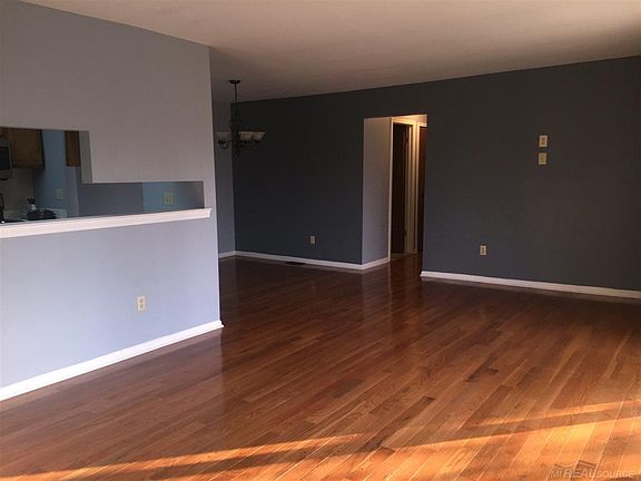 2nd image of 15007 Victoria Ct