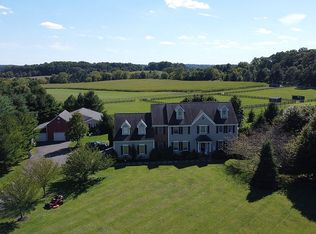 2 Stires Way, Pittstown, NJ 08867