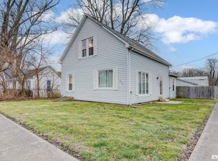 803 S 1st St, Divernon, IL 62530