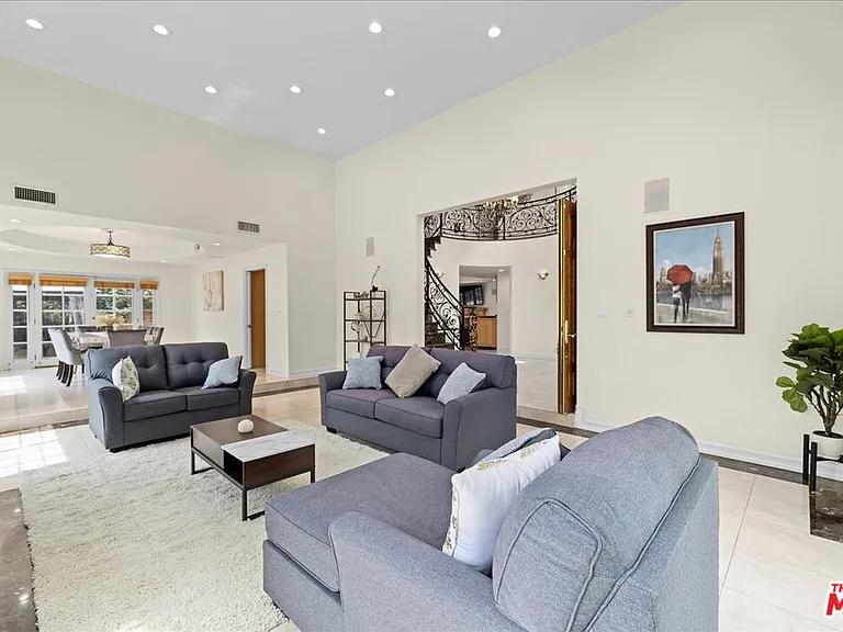 5029 Lemona Ave — Photo 11