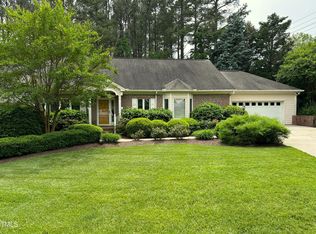 100 Turnberry Ln, Chapel Hill, NC 27514