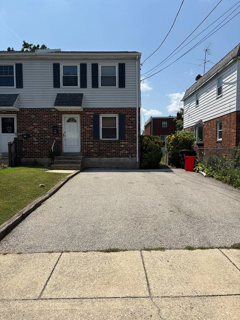 3 Bed Single family in Morton — Photo 2