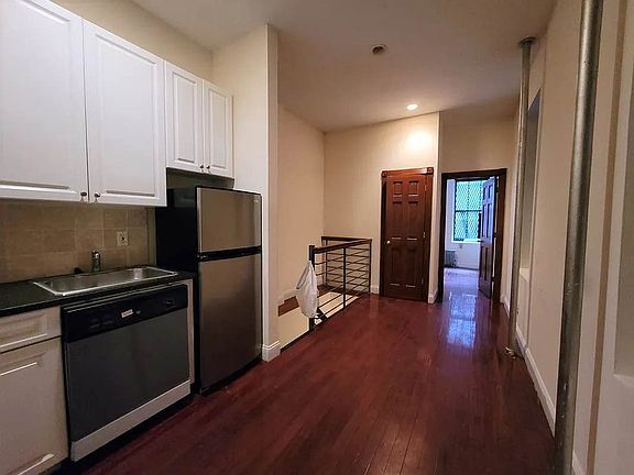 3rd image of 256 E 10th St #1P
