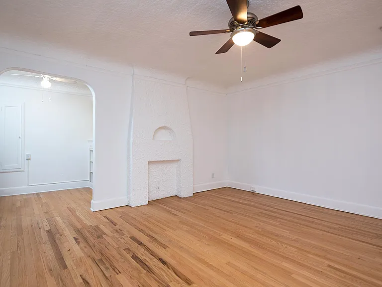 Metropolitan Apartments — Photo 12