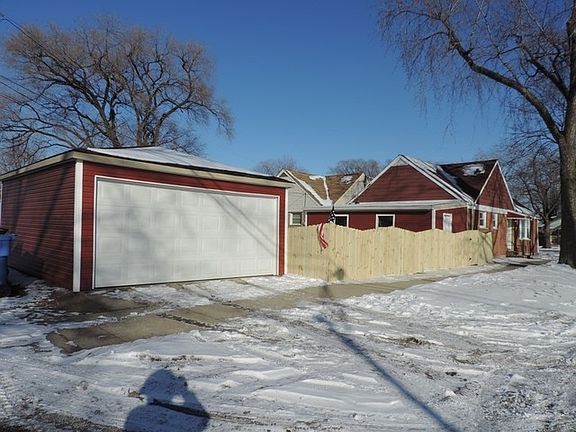 4th image of 4458 S Leclaire Ave