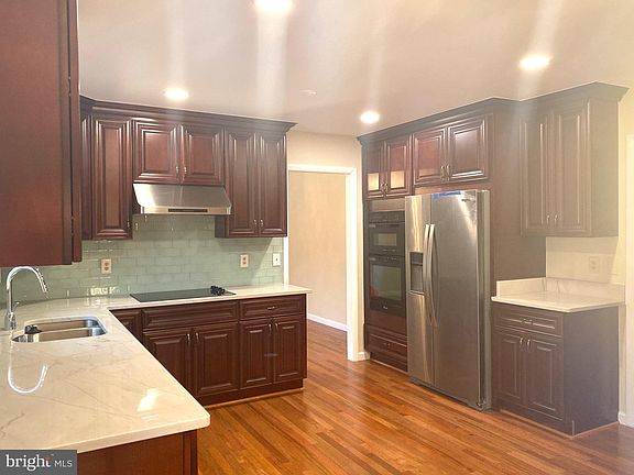 3rd image of 744 Kentland Dr