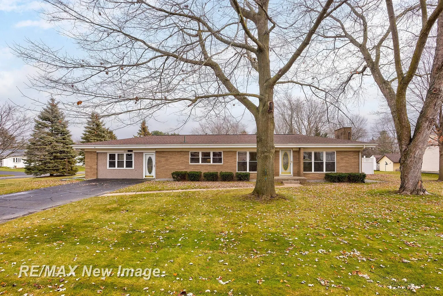 650 Gillette Dr photo 1
