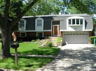 232 Selwyn Ln, Buffalo Grove, IL 60089