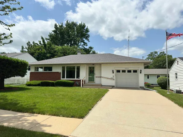 1212 S McKinley Ave, Freeport, IL 61032