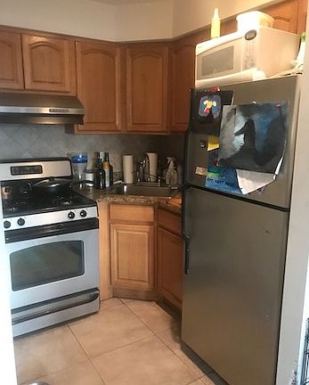4th image of 2816 30th St #2F