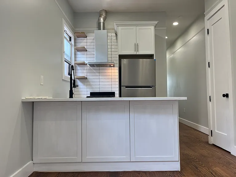 112 Duncan Ave #30 — Photo 1