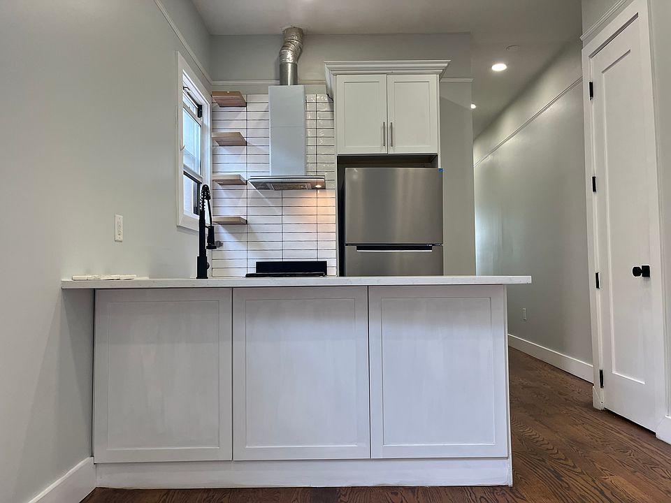 1st image of 112 Duncan Ave #30