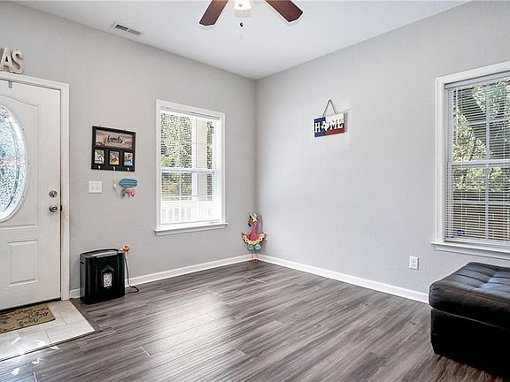 3rd image of 3510 Elliott Ave