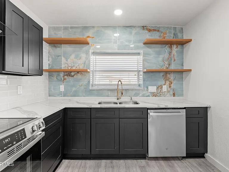 3221 N Stanton St — Photo 17