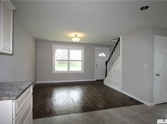 4th image of 35 Washington Ave