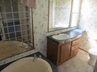 3335 E Elizabethtown Rd, Lumberton, NC 28358