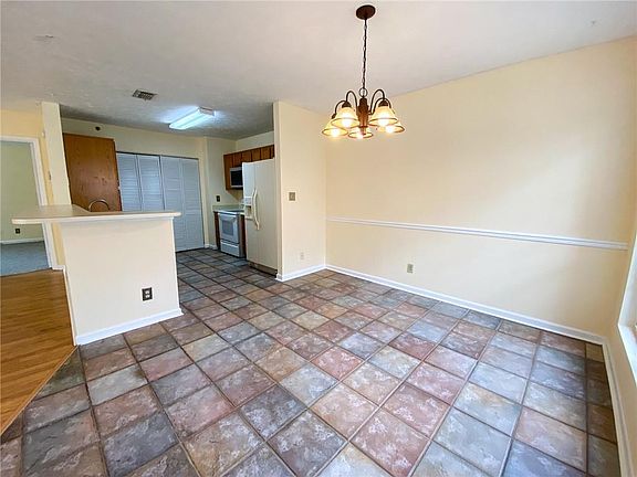 5th image of 1009 Mill Pond Dr SE