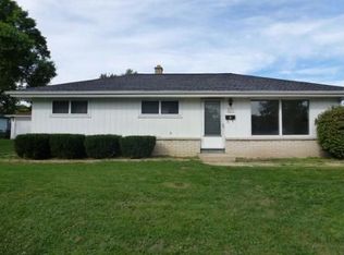 W150N8311 Saxony Dr, Menomonee Falls, WI 53051