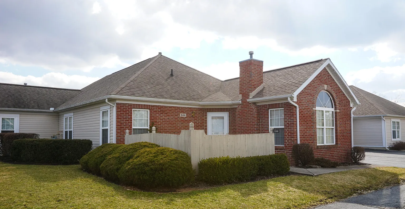 644 Hampton Woods Dr photo 1