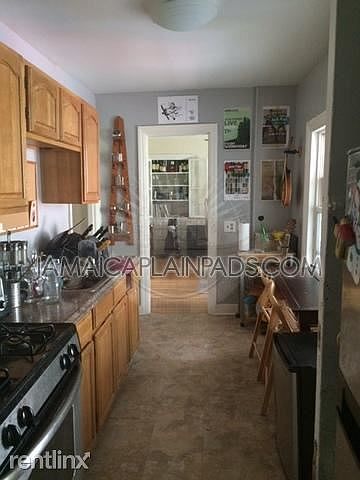 70 School St kitchen