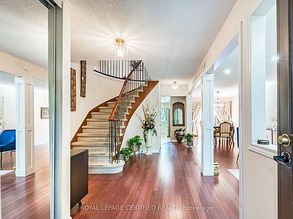 3rd image of 251 Elgin Dr