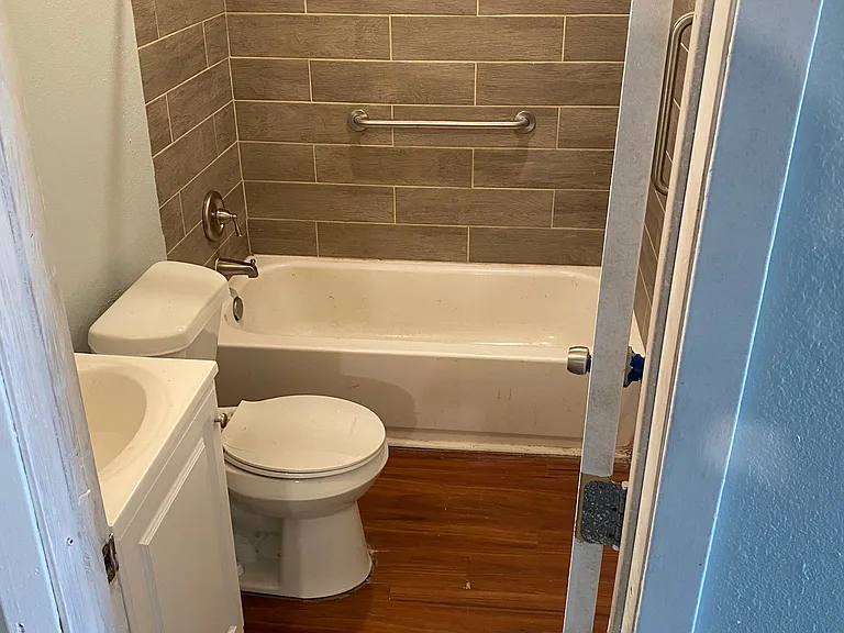 216 W Avenue C — Photo 20