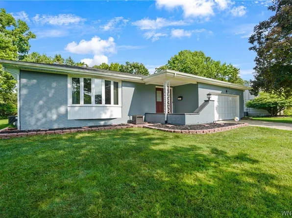 4545 Hedgewood Dr, Williamsville, NY 14221