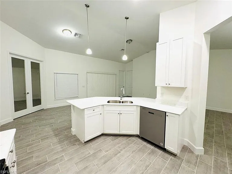 3418 26th St SW — Photo 9