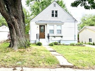 913 Academy St, Dixon, IL 61021