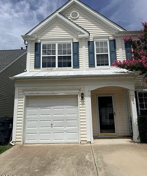 204 Caraleigh Ct — Photo 1