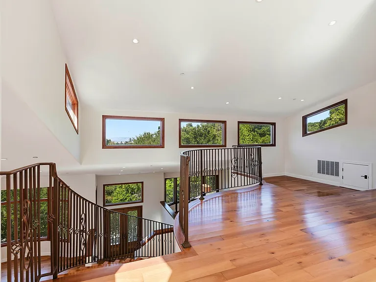 3911 Pepper Tree Ct — Photo 46