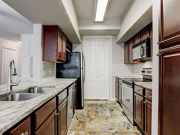 3rd image of 7575 Kirby Dr APT 2115