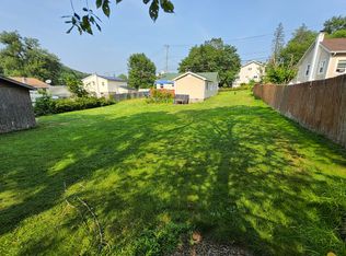 8 Orchard Lake Dr, Monroe, NY 10950