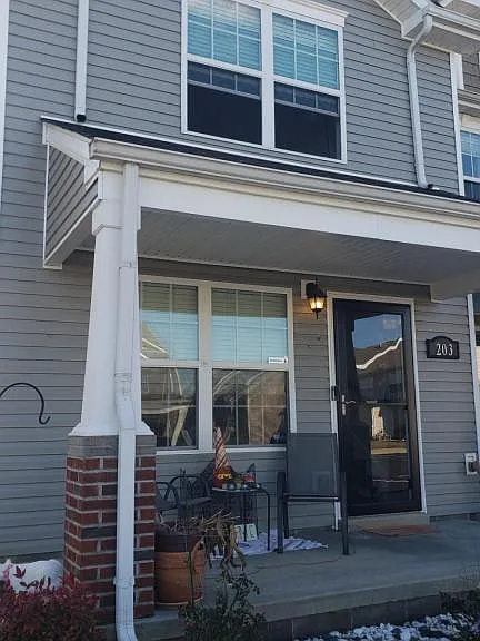 203 Alexander Blvd — Photo 1