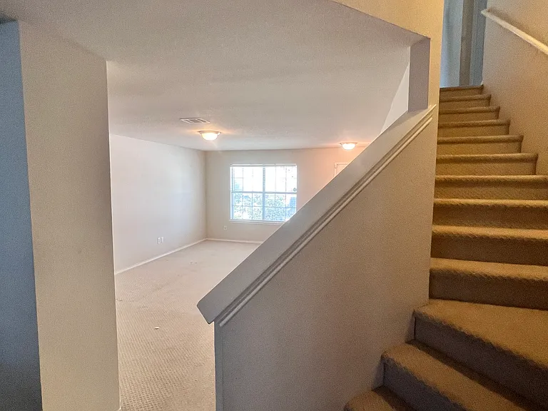 Front entry/staircase (2)