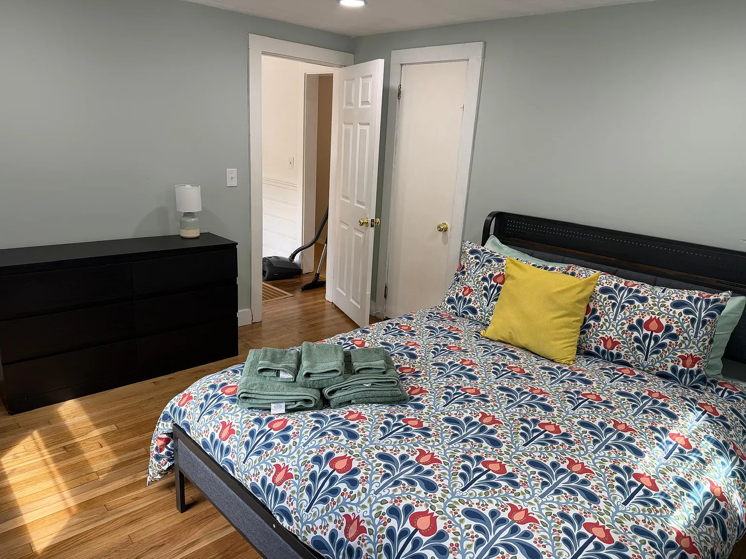 3 bed, 1008 sqft, $3,000 — Photo 3