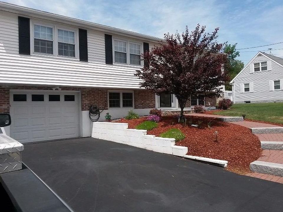1st image of 6 Bloomingdale Dr