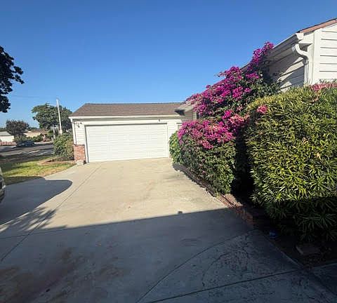 2nd image of 624 W Woodcrest Ave