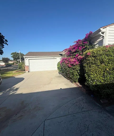 624 W Woodcrest Ave — Photo 2