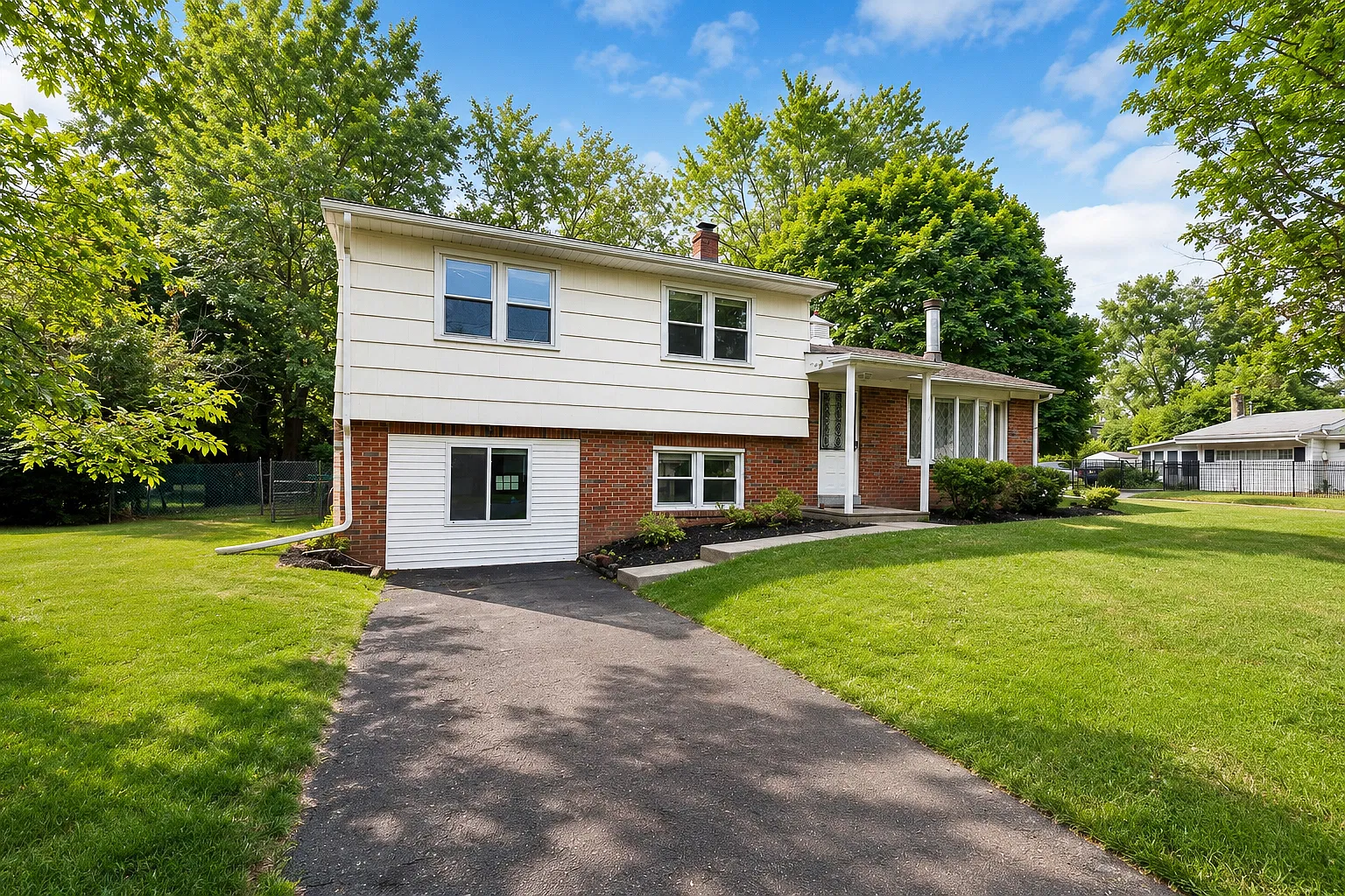6 bed, 2.5 bath, 1898 sqft, $42,000 — Photo 1