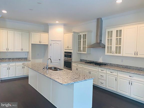5th image of 4 Holly Oak Dr