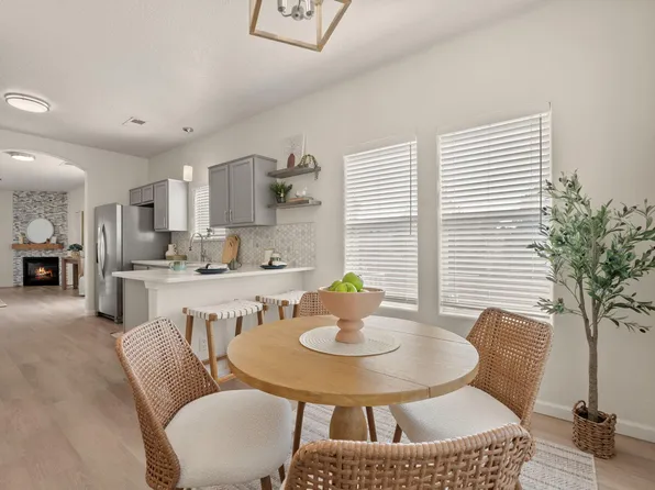 8104 Sleeping Bear Dr NW, Albuquerque, NM 87120