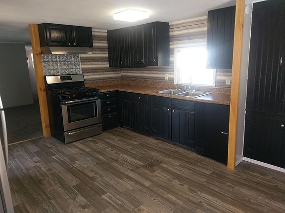 4th image of 16 Spruce Ln