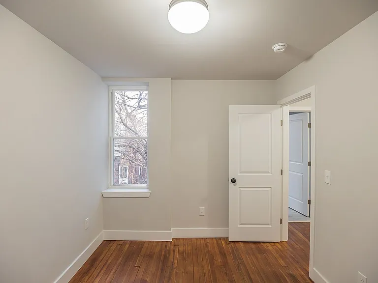 1227 S Peach St — Photo 9
