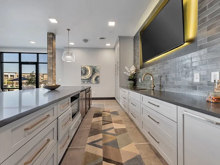 Avenue64 Apartments — Photo 19