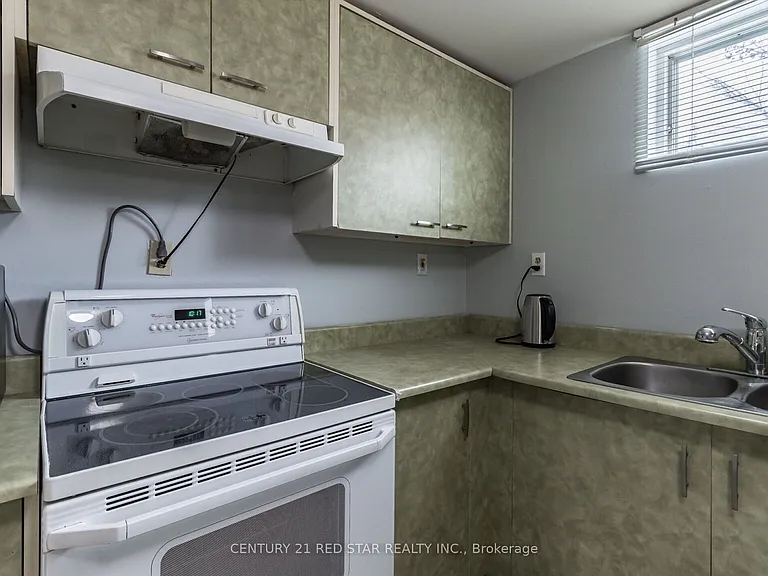 440 Rutherford Rd N — Photo 13